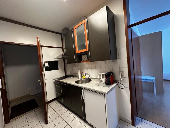 Studio 33qm, komplett möbliert, Nahe Zentrum, mit Küche, Bad, Balkon, KFZ-Stellplatz