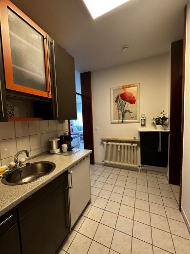 Studio 33qm, komplett möbliert, Nahe Zentrum, mit Küche, Bad, Balkon, KFZ-Stellplatz