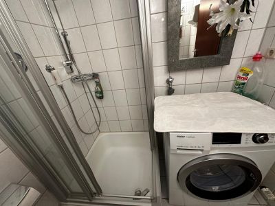 Studio 33qm, komplett möbliert, Nahe Zentrum, mit Küche, Bad, Balkon, KFZ-Stellplatz