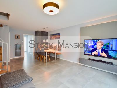 Wohnzimmer mit TV & Essplatz
