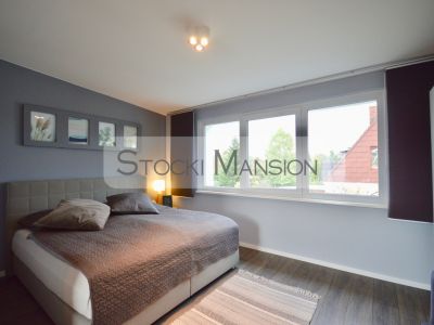 Masterbedroom im Dachgeschoss mit Kingsize-Bett