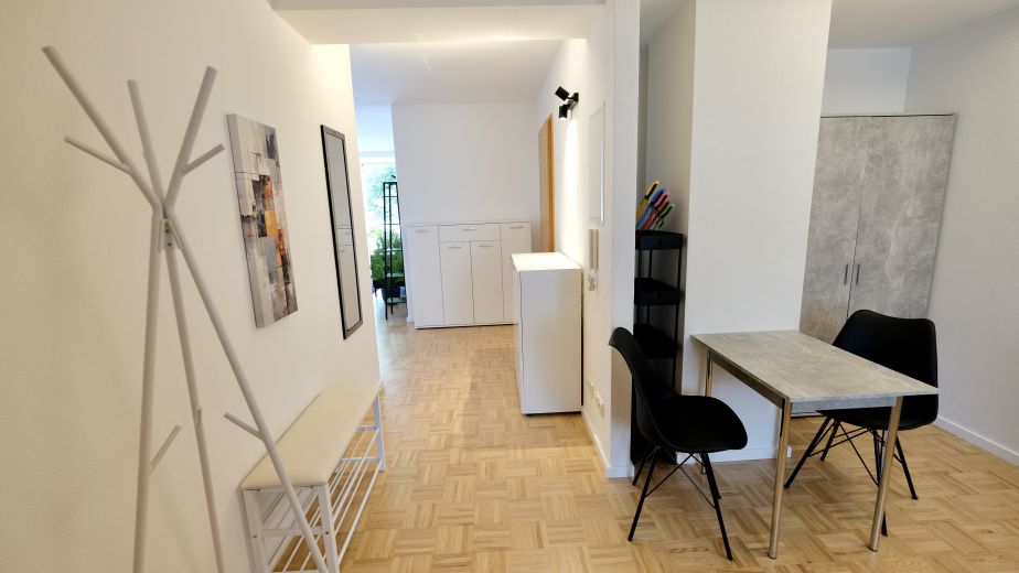 * Tolles vollmöbliertes Loft Apartment mit Sonnenbalkon in Stuttgart-Süd *