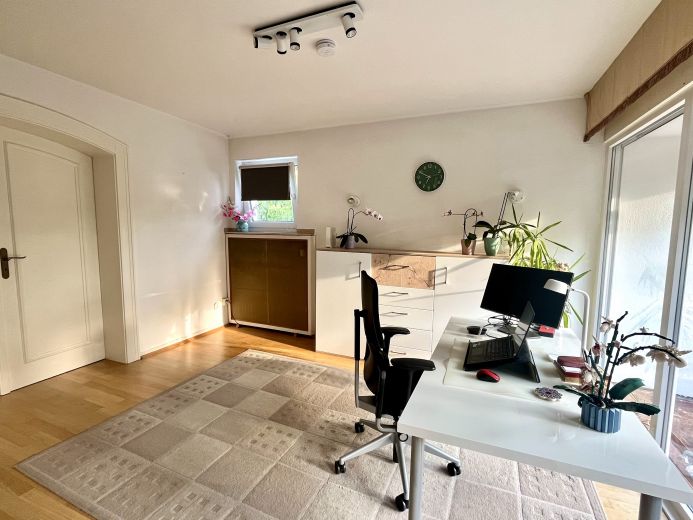 Lichtdurchflutete vollmöblierte Wohnung, 116 qm, D-dorf-Nord, Nähe Messe, Nordpark und Flughafen