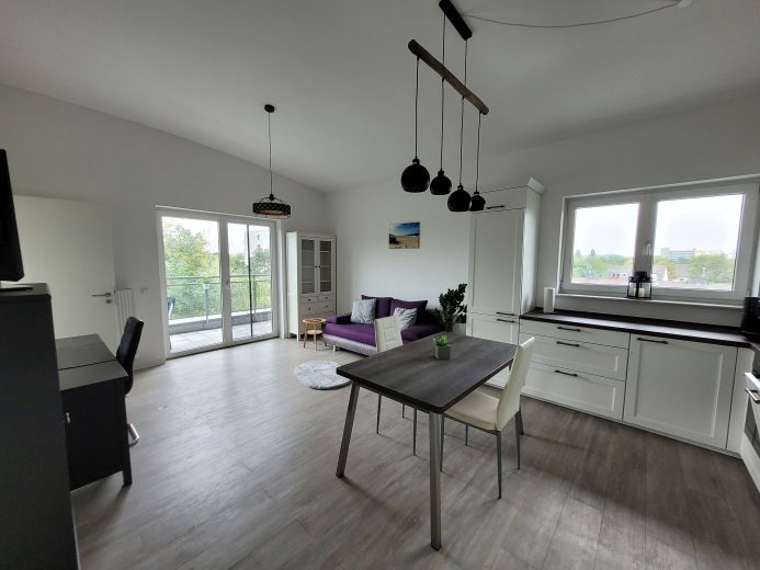 Modern möblierte 2-Zimmer-Penthouse-Wohnung mit Balkon in ruhiger, zentraler Lage Bonn-Auerberg