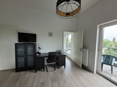 Modern möblierte 2-Zimmer-Penthouse-Wohnung mit Balkon in ruhiger, zentraler Lage Bonn-Auerberg
