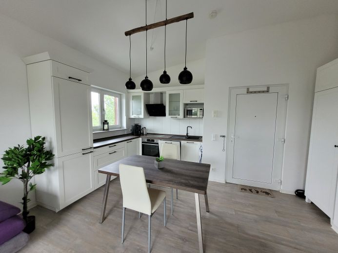 Modern möblierte 2-Zimmer-Penthouse-Wohnung mit Balkon in ruhiger, zentraler Lage Bonn-Auerberg