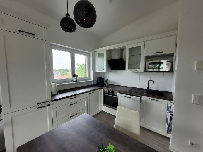 Modern möblierte 2-Zimmer-Penthouse-Wohnung mit Balkon in ruhiger, zentraler Lage Bonn-Auerberg