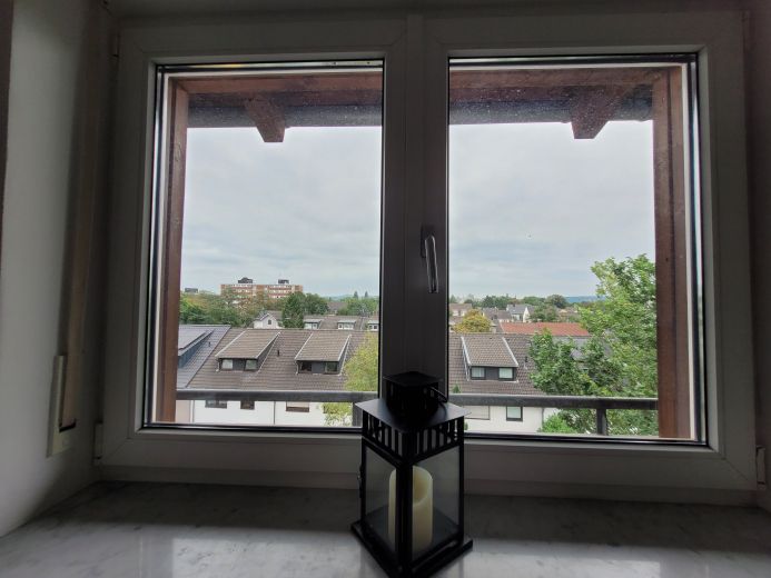 Modern möblierte 2-Zimmer-Penthouse-Wohnung mit Balkon in ruhiger, zentraler Lage Bonn-Auerberg