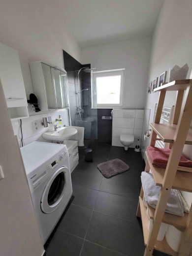 Modern möblierte 2-Zimmer-Penthouse-Wohnung mit Balkon in ruhiger, zentraler Lage Bonn-Auerberg