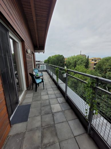 Modern möblierte 2-Zimmer-Penthouse-Wohnung mit Balkon in ruhiger, zentraler Lage Bonn-Auerberg