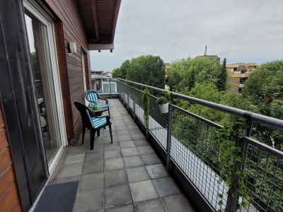 Modern möblierte 2-Zimmer-Penthouse-Wohnung mit Balkon in ruhiger, zentraler Lage Bonn-Auerberg