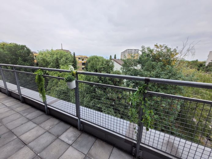 Modern möblierte 2-Zimmer-Penthouse-Wohnung mit Balkon in ruhiger, zentraler Lage Bonn-Auerberg