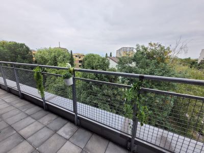 Modern möblierte 2-Zimmer-Penthouse-Wohnung mit Balkon in ruhiger, zentraler Lage Bonn-Auerberg
