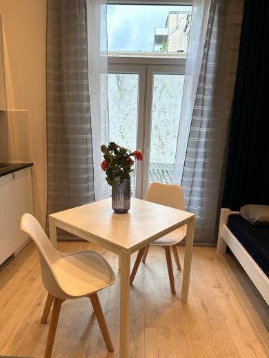 Fürstenwall: komplett saniertes 1-Zimmer-Appartment im Hinterhof