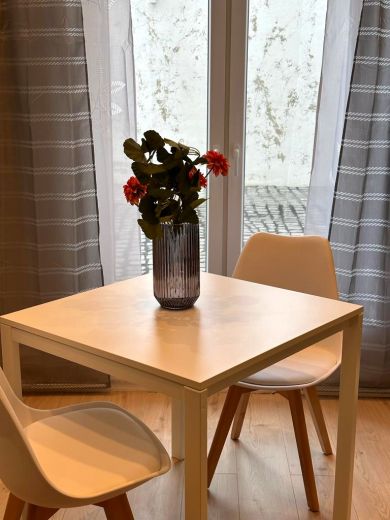 Fürstenwall: komplett saniertes 1-Zimmer-Appartment im Hinterhof