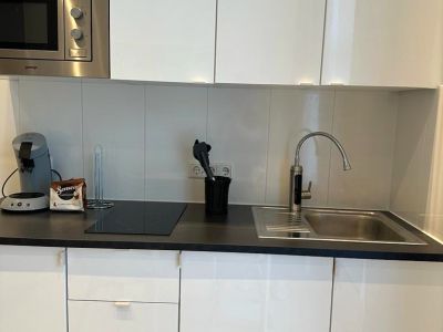 Fürstenwall: komplett saniertes 1-Zimmer-Appartment im Hinterhof