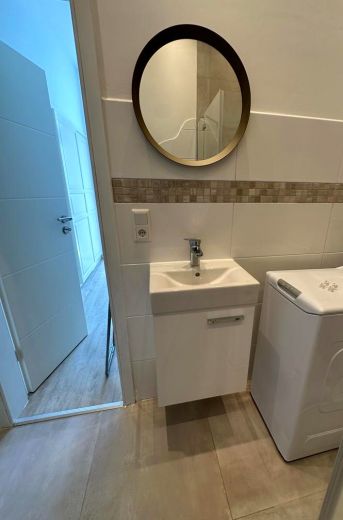 Fürstenwall: komplett saniertes 1-Zimmer-Appartment im Hinterhof