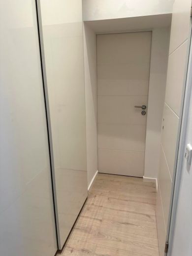 Fürstenwall: komplett saniertes 1-Zimmer-Appartment im Hinterhof