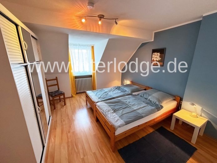 INTERLODGE Neu möblierte Dachgeschosswohnung in Essen-Rüttenscheid, Wohnzimmer.