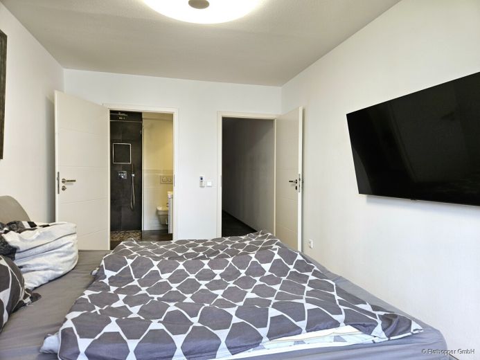 Möblierte 3-Zimmer-Wohnung mit Balkon in Moosach