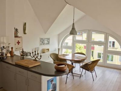 ab Nov. 2025  Helles 80qm-Appartment, Dachterasse Berlin Neukölln für 4-6 Monate