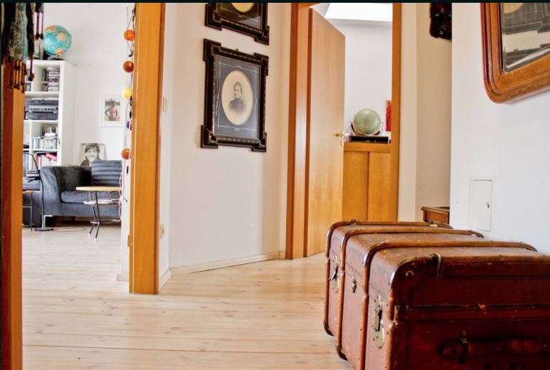 ab Nov. 2025  Helles 80qm-Appartment, Dachterasse Berlin Neukölln für 4-6 Monate