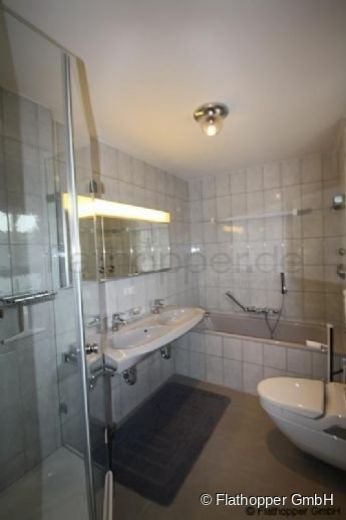 Ruhige, helle 3,5-Zimmer-Wohnung mit großem Balkon in München Trudering