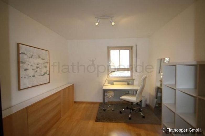 Ruhige, helle 3,5-Zimmer-Wohnung mit großem Balkon in München Trudering