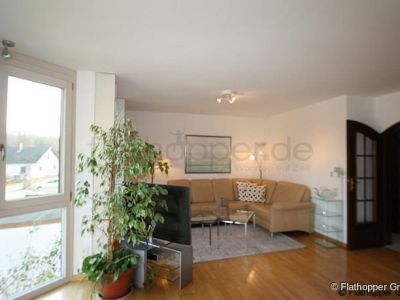 Ruhige, helle 3,5-Zimmer-Wohnung mit gro&szlig;em Balkon in M&uuml;nchen Trudering