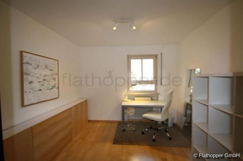 Ruhige, helle 3,5-Zimmer-Wohnung mit gro&szlig;em Balkon in M&uuml;nchen Trudering