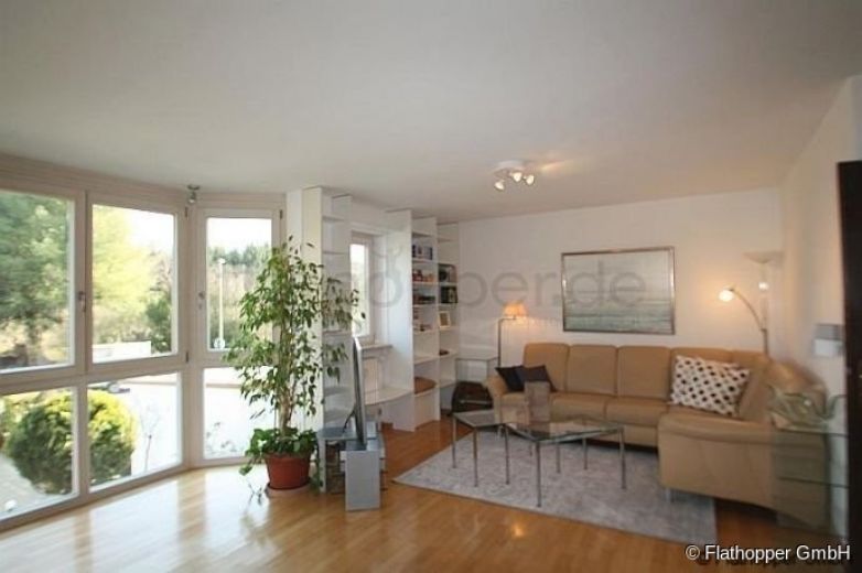 Ruhige, helle 3,5-Zimmer-Wohnung mit gro&szlig;em Balkon in M&uuml;nchen Trudering