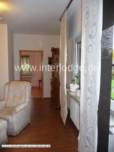 INTERLODGE helle, freundlich möblierte Wohnung mit Terrasse und Stellplatz in Köln-Höhenhaus