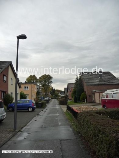 INTERLODGE helle, freundlich möblierte Wohnung mit Terrasse und Stellplatz in Köln-Höhenhaus