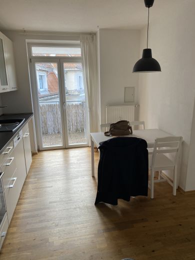 BEFRISTET & ATTRAKTIVER PREIS: Kernsanierte und helle 3-Zimmer Altbauwohnung in Schwabing-Freimann