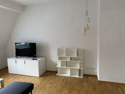 BEFRISTET & ATTRAKTIVER PREIS: Kernsanierte und helle 3-Zimmer Altbauwohnung in Schwabing-Freimann