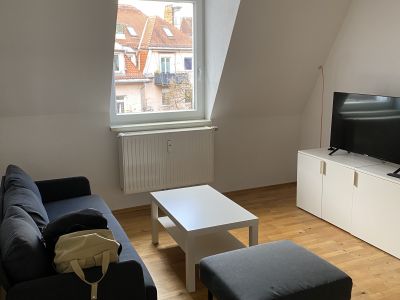 BEFRISTET & ATTRAKTIVER PREIS: Kernsanierte und helle 3-Zimmer Altbauwohnung in Schwabing-Freimann