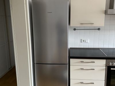 BEFRISTET & ATTRAKTIVER PREIS: Kernsanierte und helle 3-Zimmer Altbauwohnung in Schwabing-Freimann