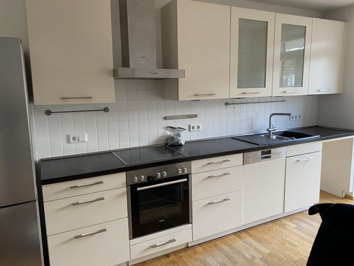 BEFRISTET & ATTRAKTIVER PREIS: Kernsanierte und helle 3-Zimmer Altbauwohnung in Schwabing-Freimann