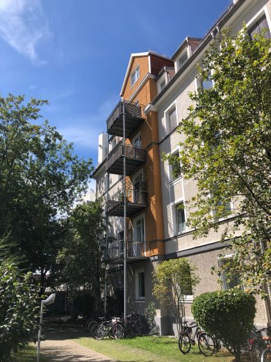 BEFRISTET & ATTRAKTIVER PREIS: Kernsanierte und helle 3-Zimmer Altbauwohnung in Schwabing-Freimann