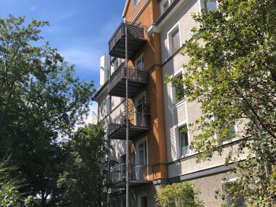 BEFRISTET & ATTRAKTIVER PREIS: Kernsanierte und helle 3-Zimmer Altbauwohnung in Schwabing-Freimann