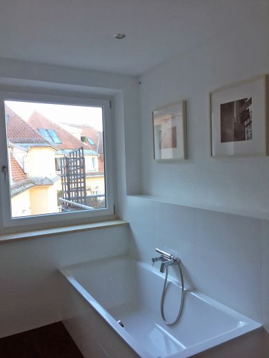 BEFRISTET & ATTRAKTIVER PREIS: Kernsanierte und helle 3-Zimmer Altbauwohnung in Schwabing-Freimann