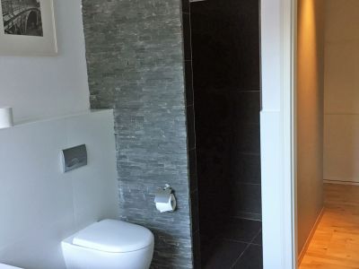 BEFRISTET & ATTRAKTIVER PREIS: Kernsanierte und helle 3-Zimmer Altbauwohnung in Schwabing-Freimann