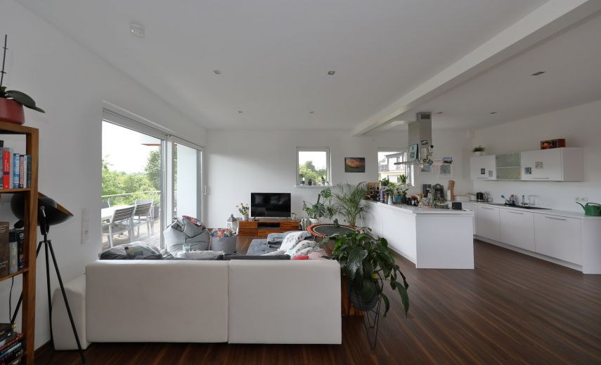 Große, helle Penthouse-Wohnung zur Zwischenmiete von November bis März