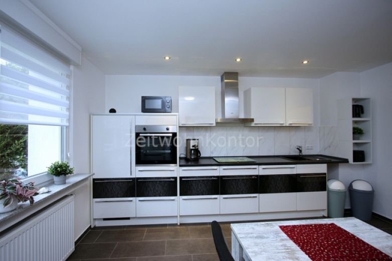 Hochwertig modern, Balkon, Internet, gute ruhige Lage, gute Anbindung