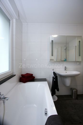 Hochwertig modern, Balkon, Internet, gute ruhige Lage, gute Anbindung