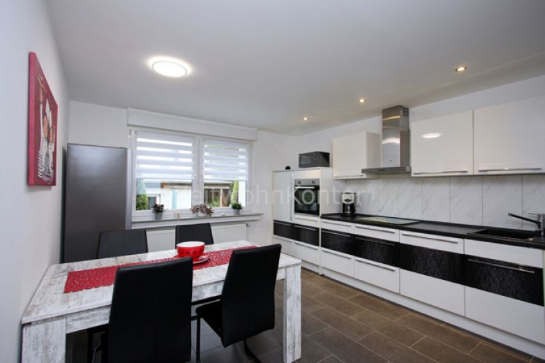 Hochwertig modern, Balkon, Internet, gute ruhige Lage, gute Anbindung