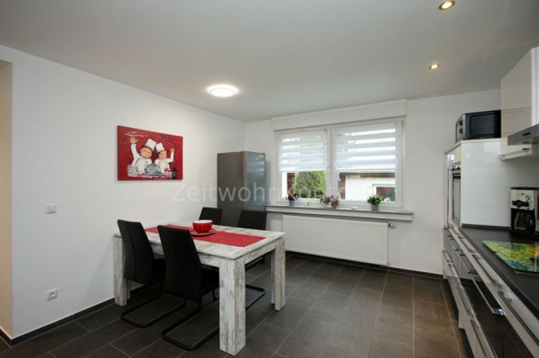 Hochwertig modern, Balkon, Internet, gute ruhige Lage, gute Anbindung