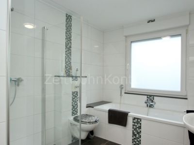 Hochwertig modern, Balkon, Internet, gute ruhige Lage, gute Anbindung