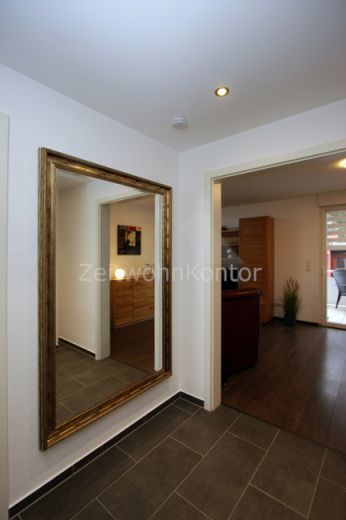 Hochwertig modern, Balkon, Internet, gute ruhige Lage, gute Anbindung