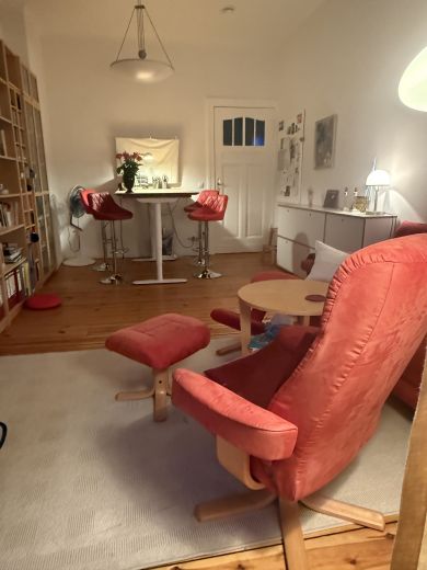 Ruhige, schöne Altbau-Wohnung (2 Zimmer) in Berlin-Tempelhof für 5 Monate (ab 1.11.2025) zu vermieten